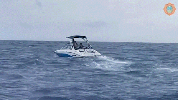 Miami'de Zor Durumda Kalan 8 Yelkenci Kurtarıldı